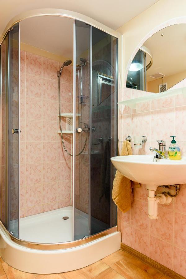 Chatka Elegant Besenova Luaran gambar